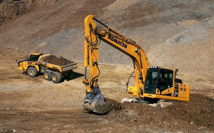 komatsu_pc210_komatsu_hm400.jpg