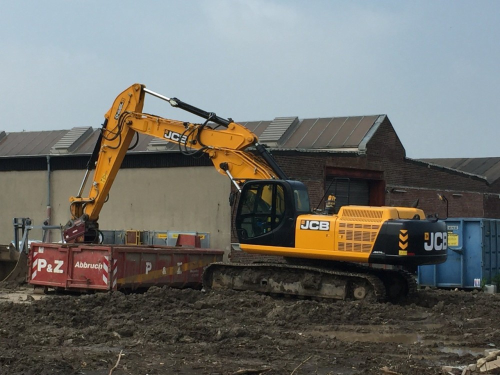 PundZ JCB 001.jpg