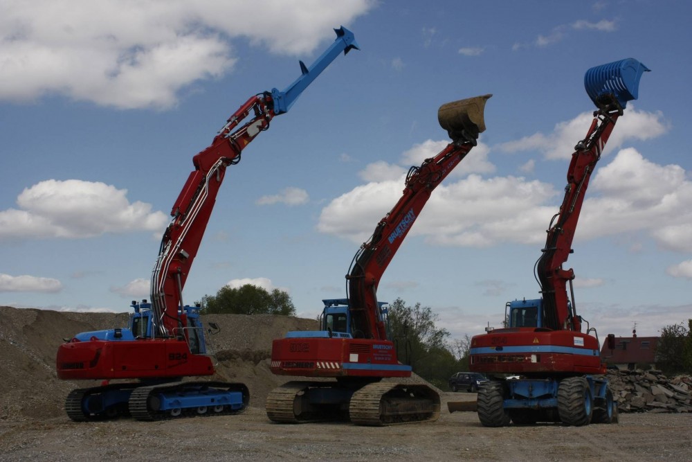 liebherr-r924-bagger-bruetschy-01.jpg