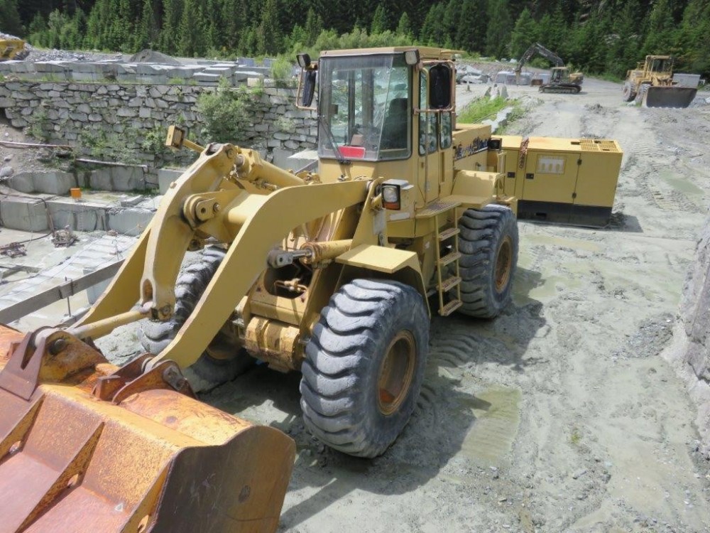 CAT 936F - 1.jpg