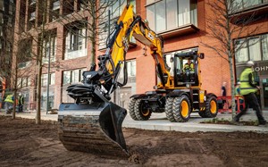 Mehr Informationen zu "JCB auf der GaLaBau 2016"