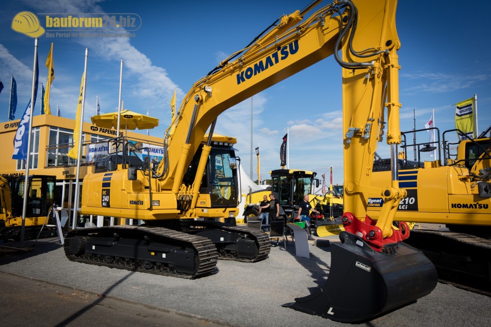 Komatsu_PC240NLC (3).jpg