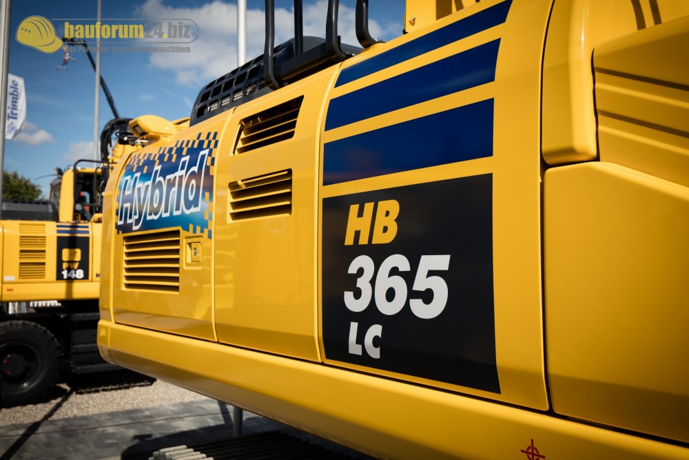 Komatsu_HB365LC.jpg