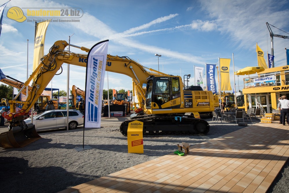 Komatsu_PC210LCi.jpg