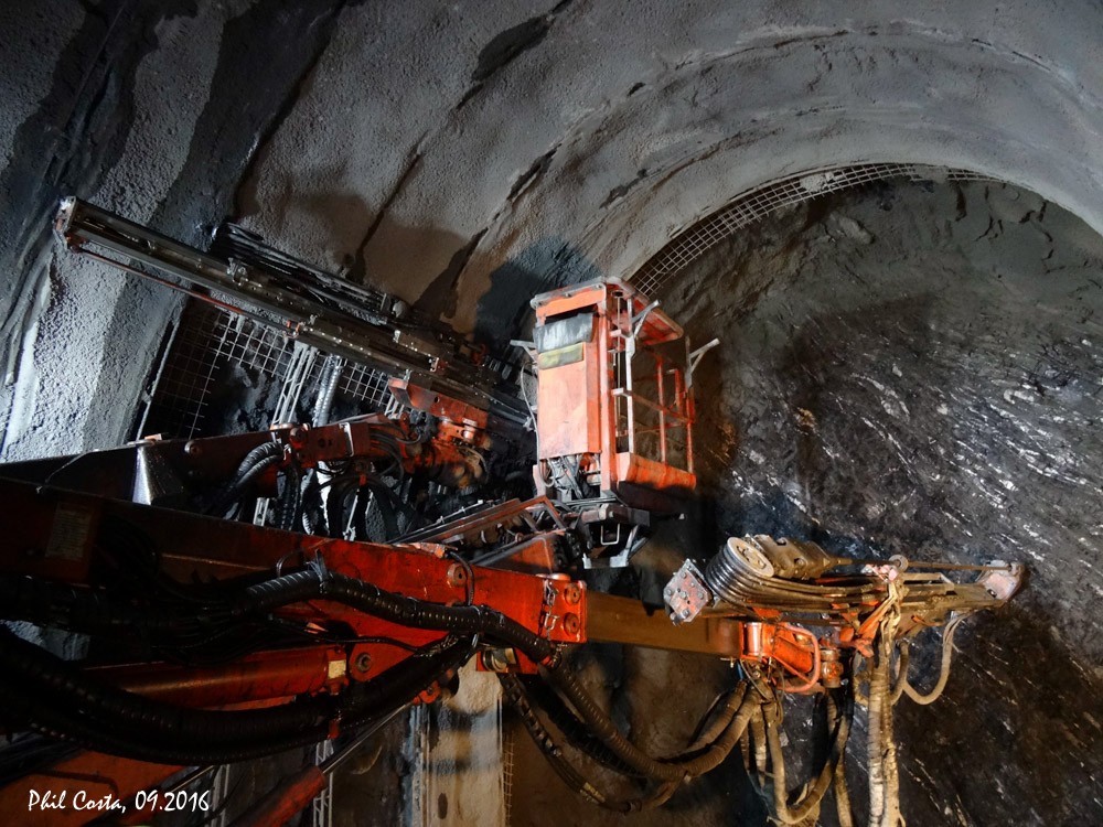 Sandvik_Tunnelbohrwagen-2.jpg