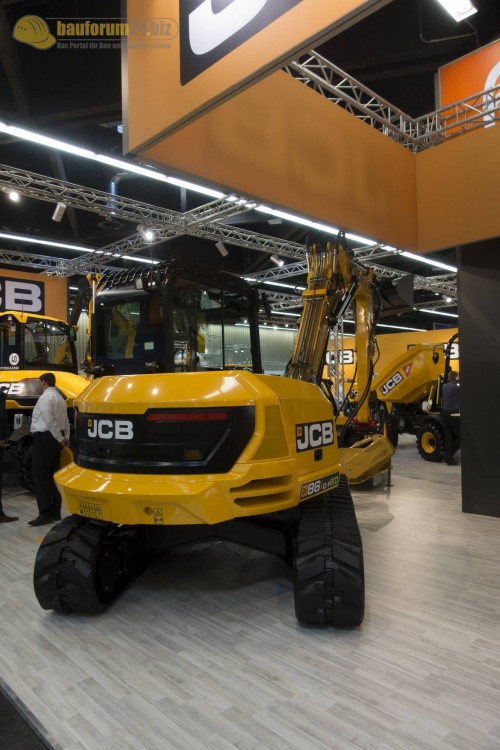 jcb-bagger-galabau2016-bauforum24-26.jpg