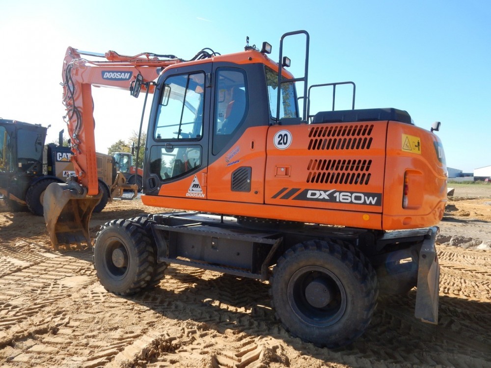 Doosan DX 160 W 003.jpg