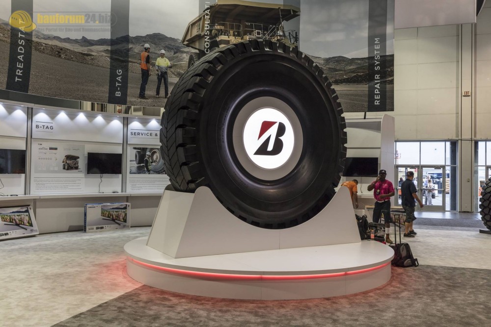 bridgestone-minexpo2016-bauforum24-126.jpg