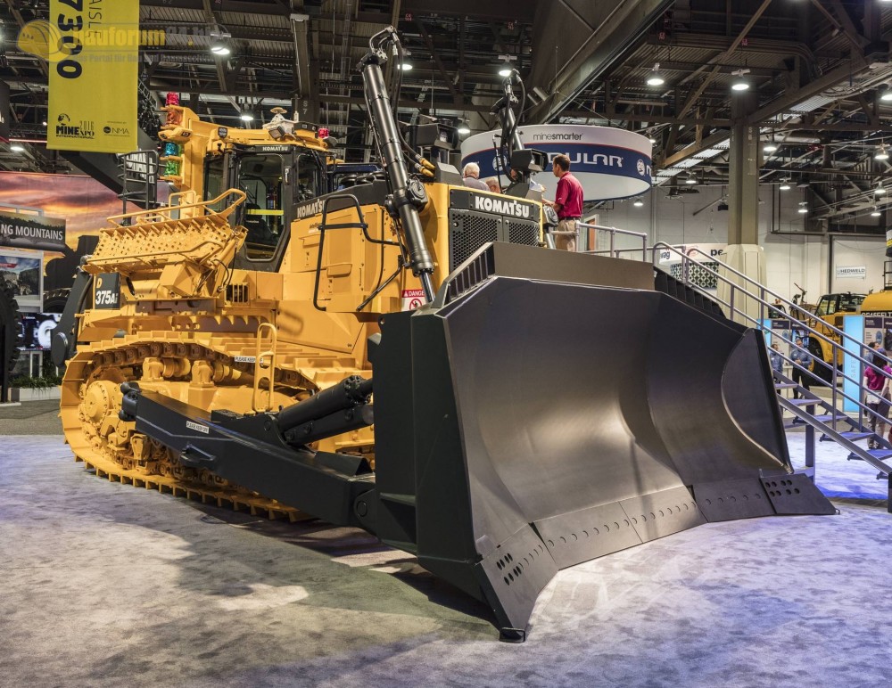 komatsu-d375ai-minexpo2016-bauforum24-73.jpg