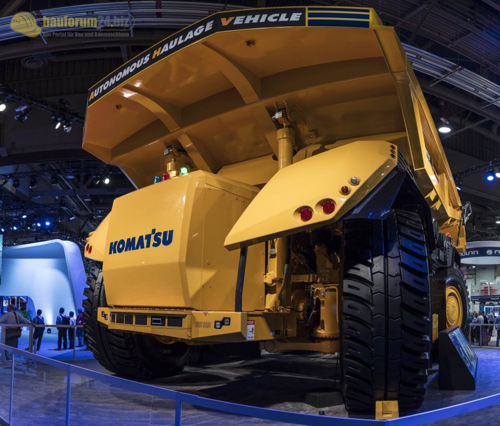 komatsu-future-truck-minexpo2016-bauforum24-02.jpg