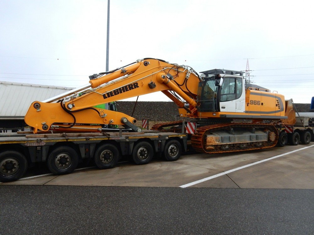 Liebherr 966 005.jpg