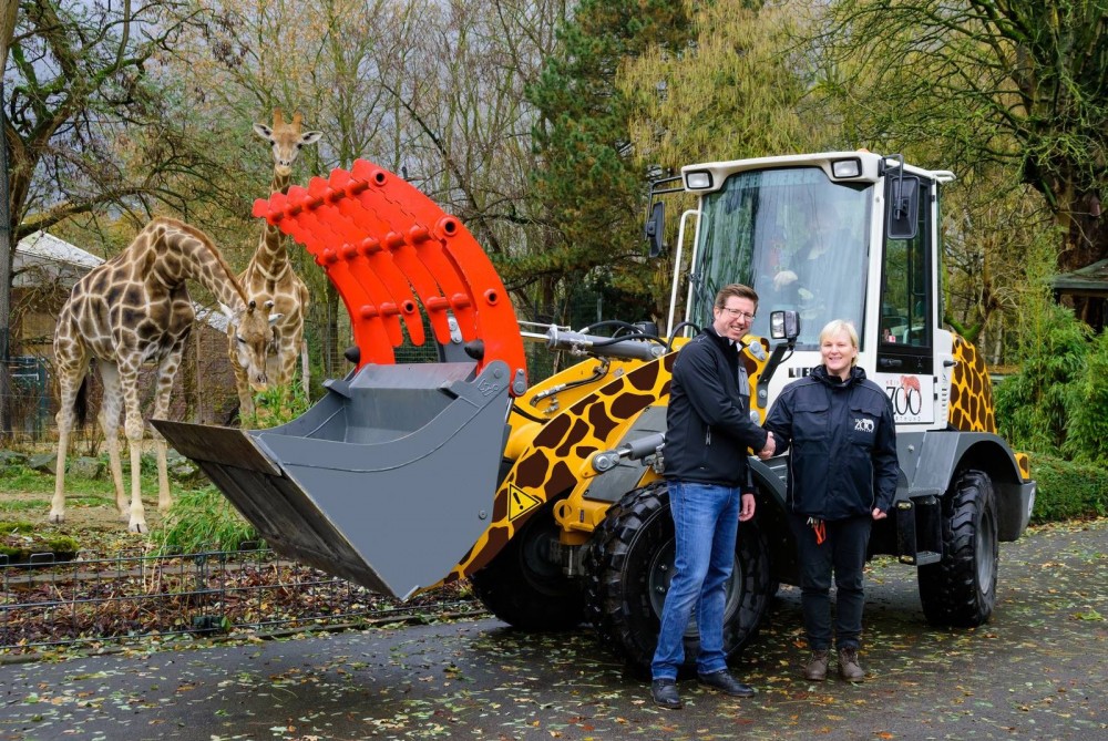 Liebherr-stereo-1507-delivery-zoo-dortmund-bauforum24-1920.jpg