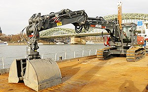 Mehr Informationen zu "ATLAS 340 LC Bagger auf dem Rhein"