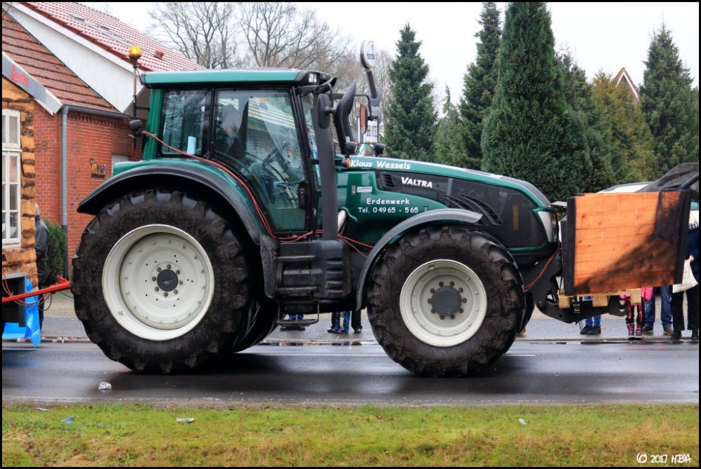 Valtra1.thumb.jpg.480215d418f710a05da81f2aee59d5c7.jpg