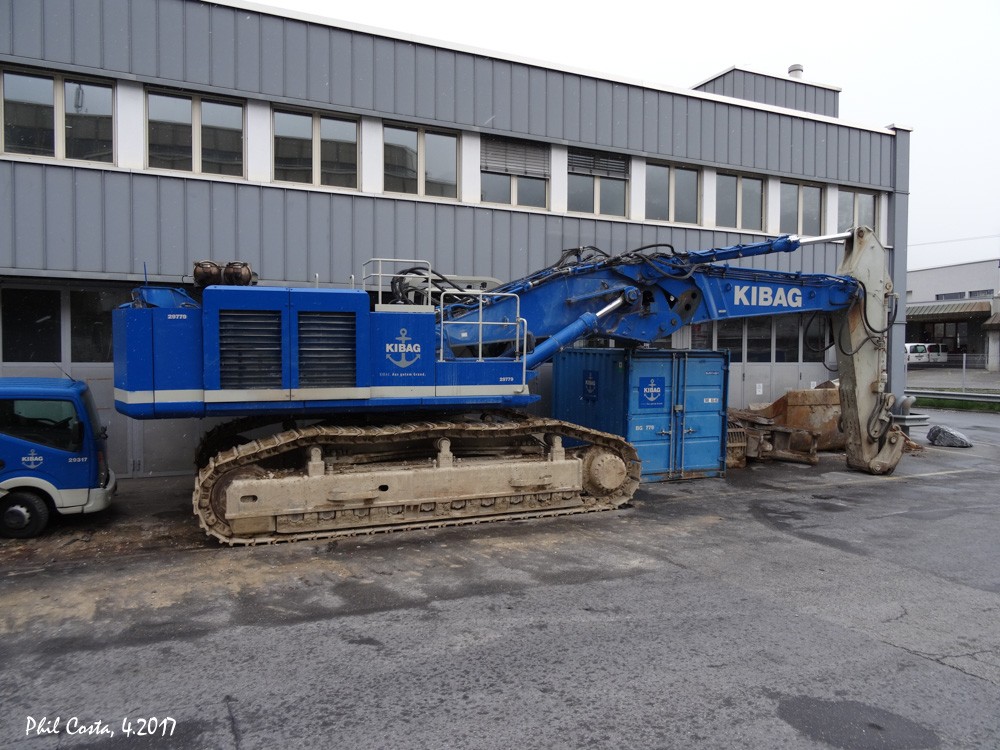 Kibag_HitachiZX670-3.jpg.7b750bd69c8494c12229510fb882d99f.jpg