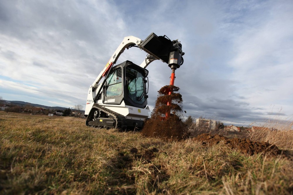 Bobcat T450 mit Erdbohrer_1920.jpg