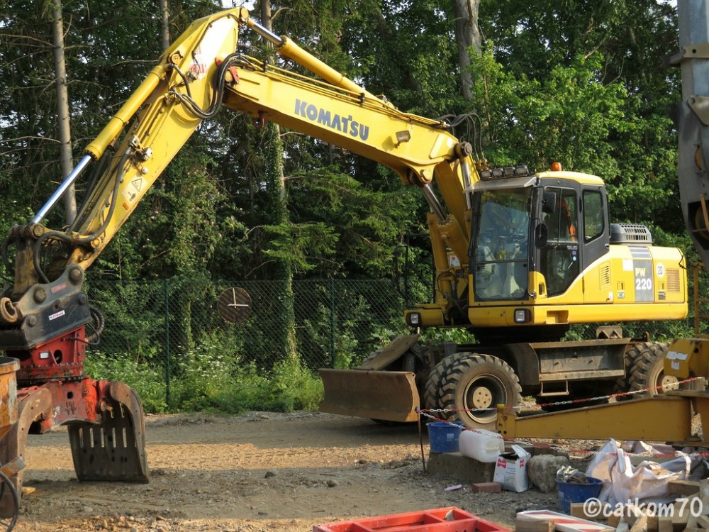 593c27b165268_Komatsu1.thumb.jpg.0888c919f7d72322363b98f3e8cac4f5.jpg