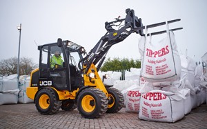 Mehr Informationen zu "JCB überarbeitet Radlader 403"