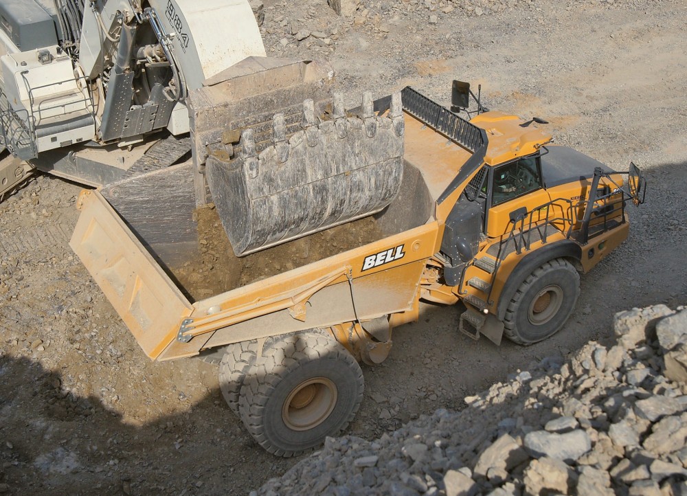 Bell B60E knickgelenkter Muldenkipper