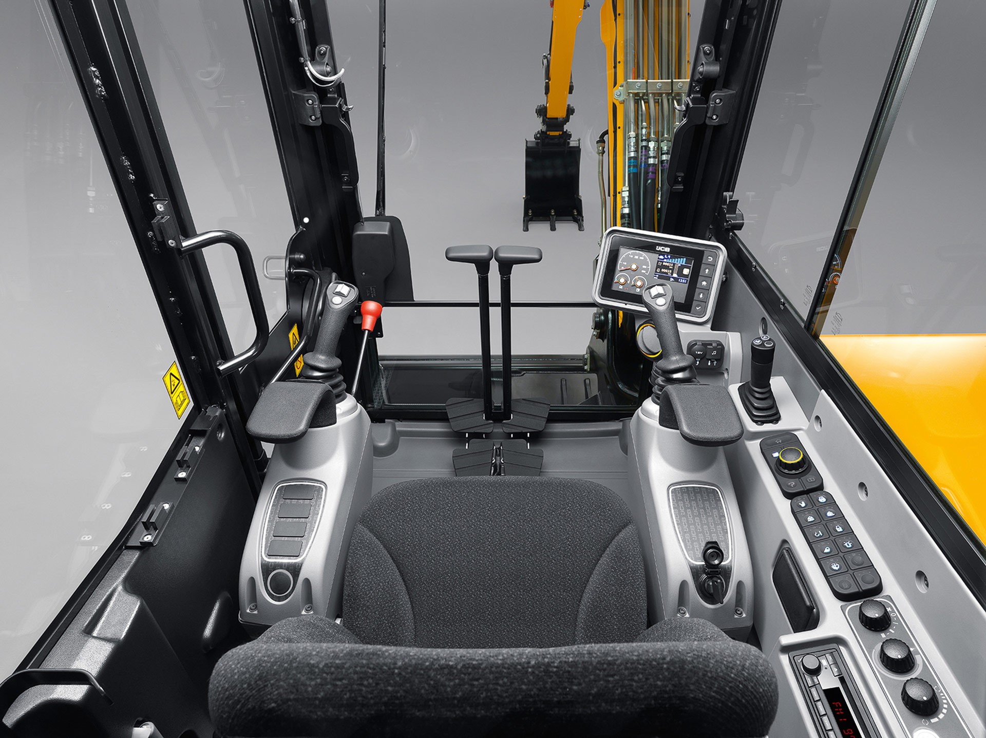 Как управлять экскаватором погрузчиком. JCB 3cx super кабина. Кабина экскаватора погрузчика JCB 3cx. JCB 4cx кабина. JCB fast track 3230 салон.