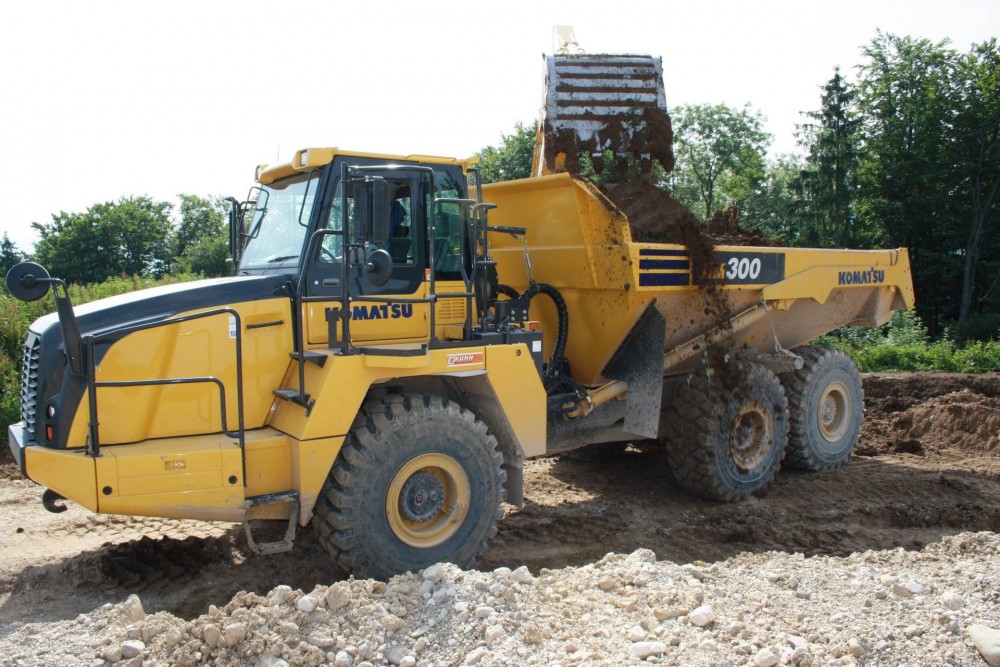 komatsu-hm300_5-2.jpg