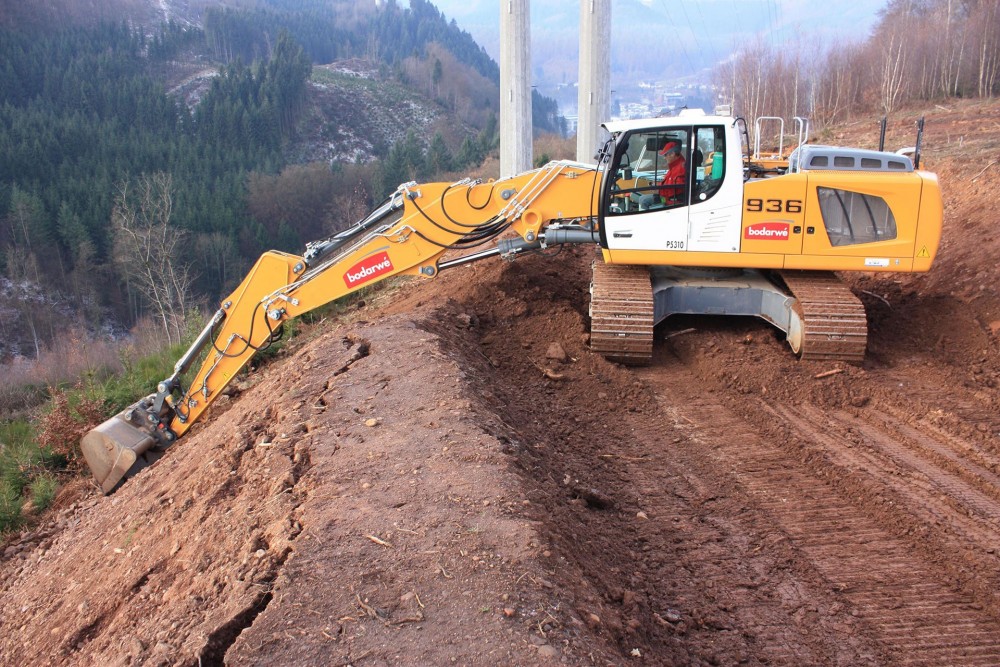 liebherr-crawler-excavator-r-936-bodarwe-1-300dpi.jpg