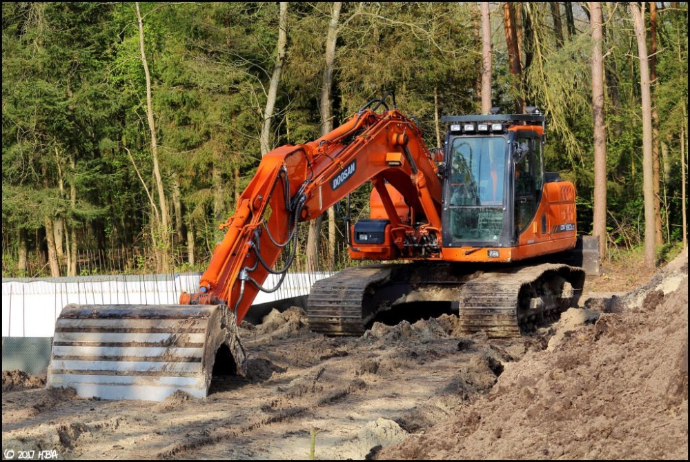 Doosan_DX180LC.thumb.jpg.eaebc95eaed8fef76aab432367e7ed0a.jpg