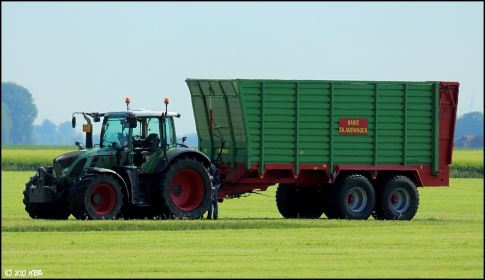 Fendt_724_Hawe_Silagewagen.thumb.jpg.8520c69558e09344e052e6122562c9c8.jpg