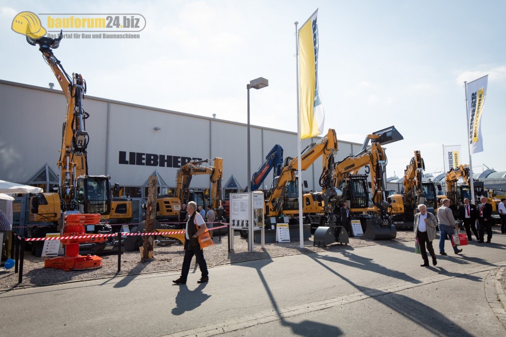 Liebherr-Stand auf der NordBau im Freigelände Nord N 143 und N 145