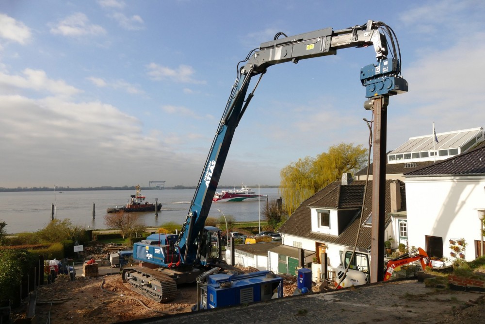 ATLAS Raupenbagger 340 LC mit einem auf 4,5 Meter teleskopierbaren Raupenfahrwerk 