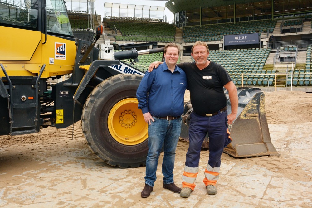 Stefan Hormann, Kundenberater Miete/Baushop bei HKL (l.) und Andreas Sonnenberg, Bauunternehmer der AS Erdbewegung