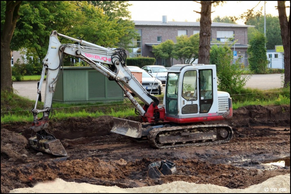 Takeuchi_TB175.thumb.jpg.32ab63f1b4665d03f931dc959053c5eb.jpg