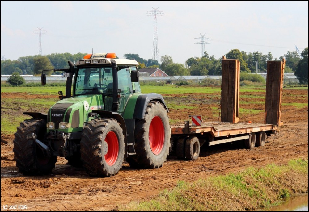 Fendt_Favorit_920_Vario_Janssen.thumb.jpg.ed795a5957211138ca0fd41abf1a6a89.jpg