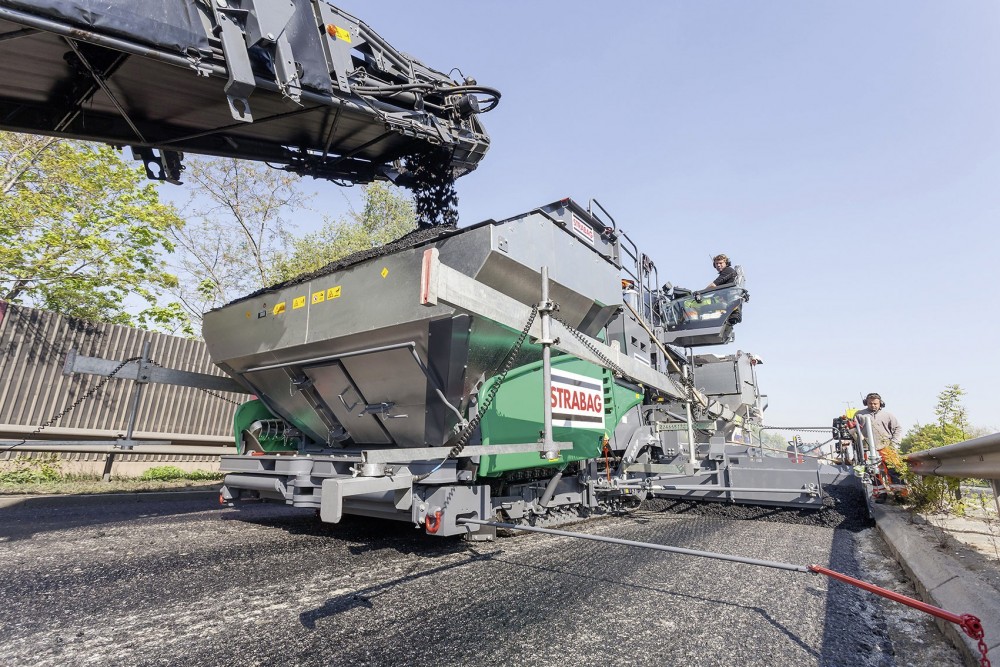 Vögele InLine Pave Einbauzug der Bauunternehmen Strabag und Eurovia