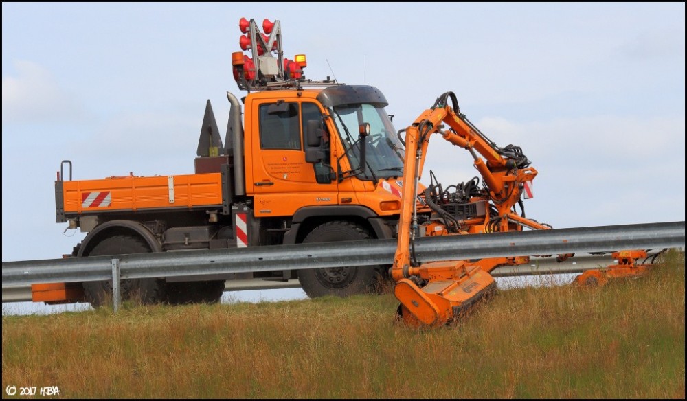 5a04f46feff4f_Unimog_U400_Dcker_Mhausleger.thumb.jpg.e6aa2e4fe6eed5378b225e5e67d07e91.jpg