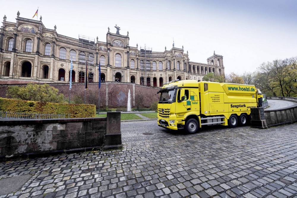 Mercedes-Benz Arocs 3253 L 8x4 als Saugbagger 