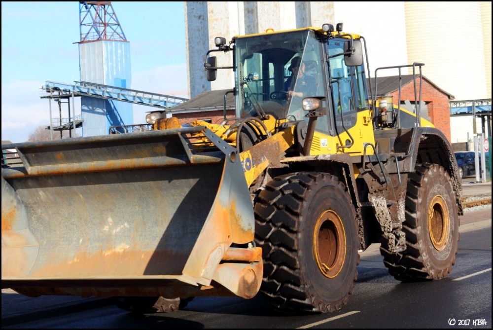 Komatsu_WA380_Leer2.thumb.jpg.272433a48a6ca1acd132138dafe32d7a.jpg