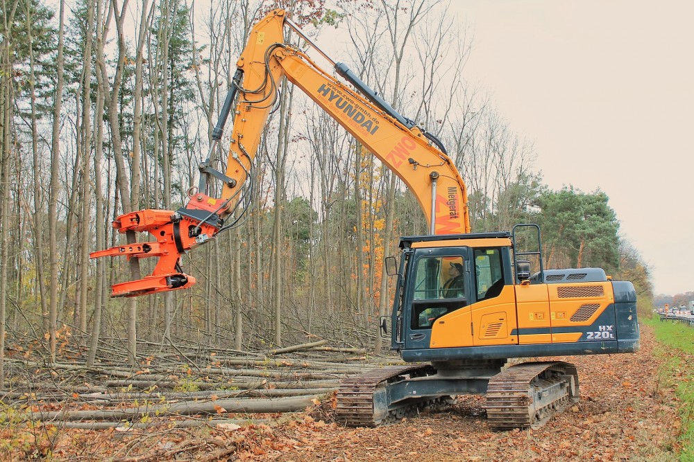 Hyundai HX220L im Forsteinsatz