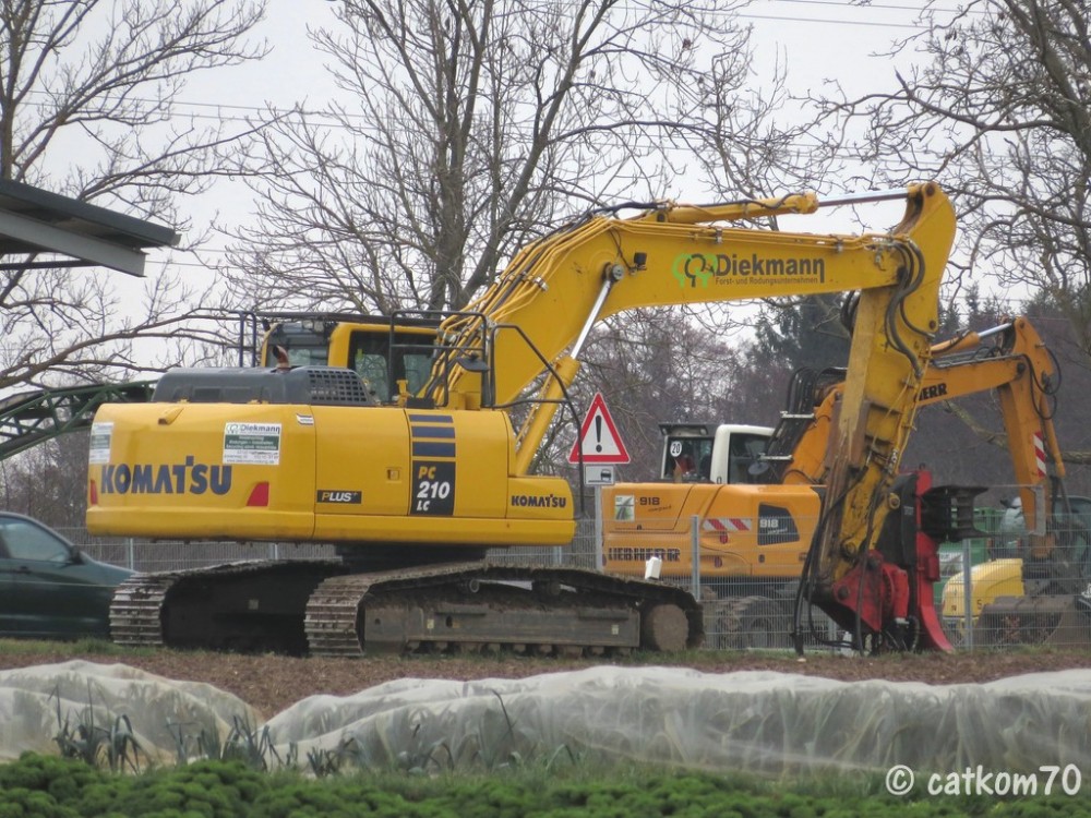 5aa56bc54a3e5_Komatsu2.thumb.jpg.69ae51a28ed8ba56e06e2f6350170f32.jpg