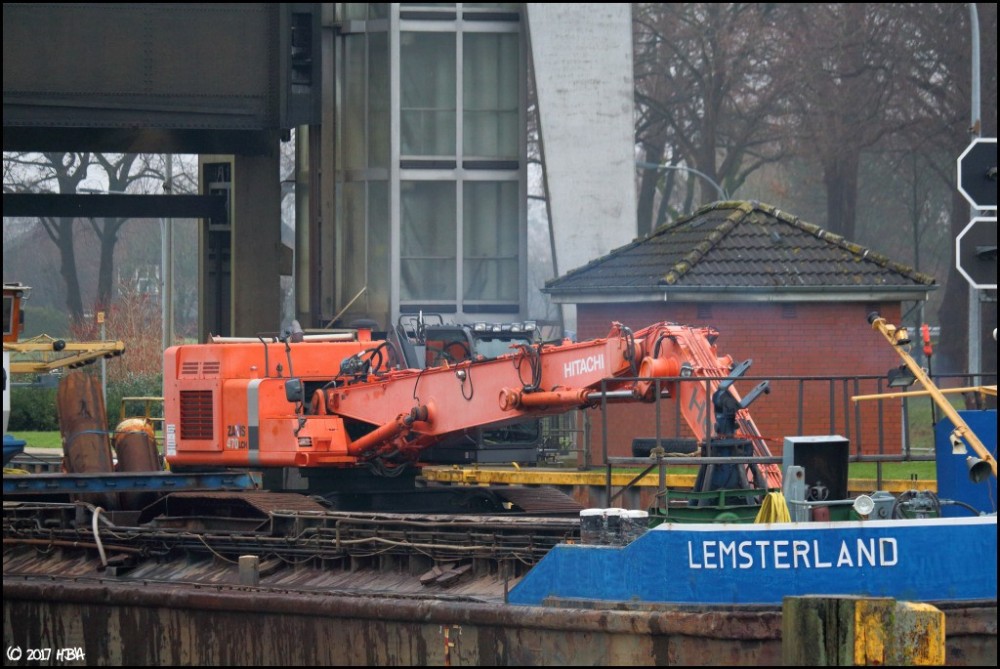 Hitachi_470LCH_Lemsterland1.thumb.jpg.f786caff4fe5c3f91f38451dd5411172.jpg