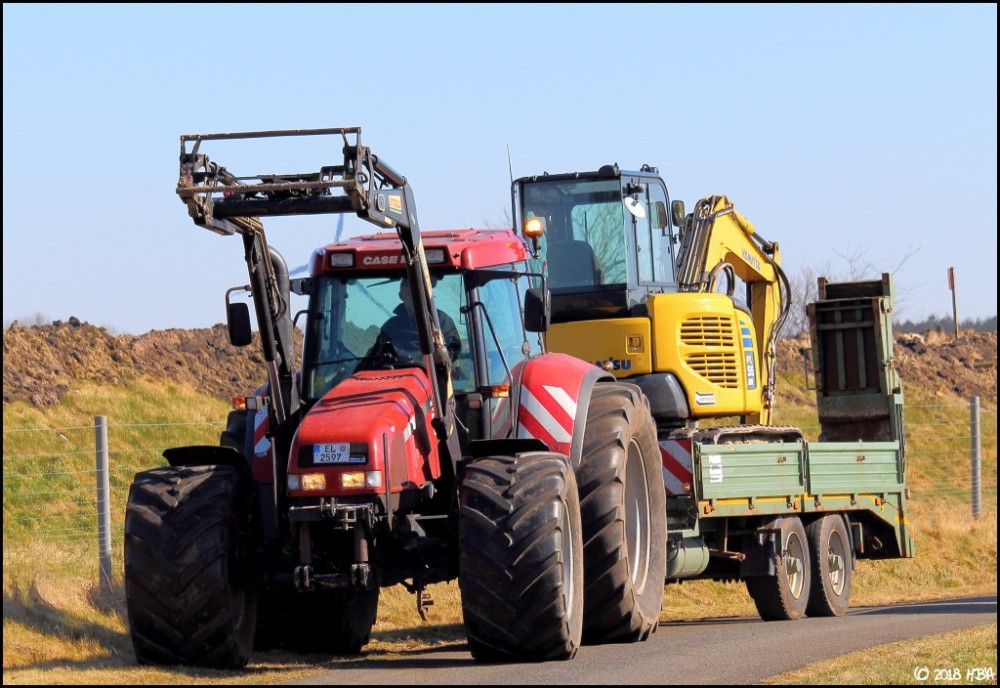 Case_IH_CS130_Komatsu_PC55_1.thumb.jpg.21489de8472bd22caf04cd854d8ada47.jpg