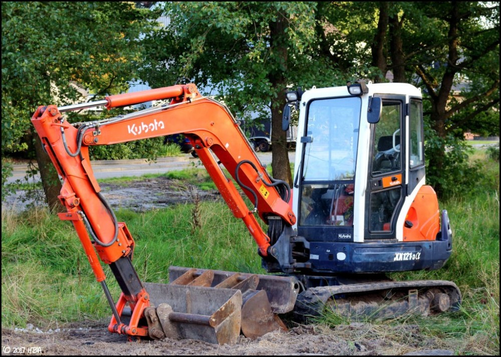 Kubota_KX121-3Alpha.thumb.jpg.b8826598d8d30fcda647e8e2b3cd8635.jpg