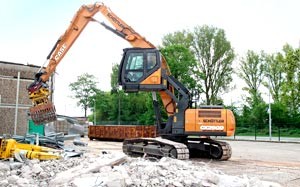 Mehr Informationen zu "CASE Raupenbagger CX290D MH"