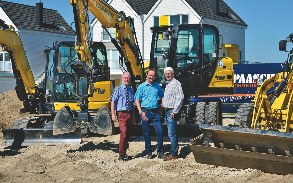 V.l.n.r.: Peter Pfeifer, Kundenberater Baumaschinen im HKL Center Flensburg, Martin Paasch, Geschäftsführer bei Paasch Rohrleitungsbau und Jan Erichsen, Betriebsleiter im HKL Center Rendsburg