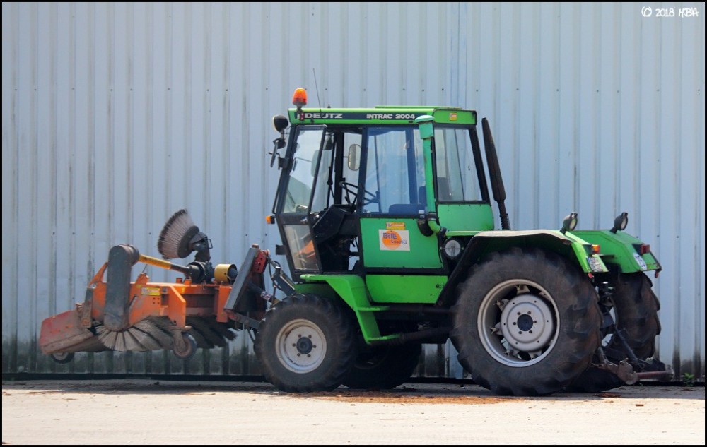 Deutz_Intrac2004_Brill.thumb.jpg.3a96bdf2a24a66d325de4eccc8df318d.jpg