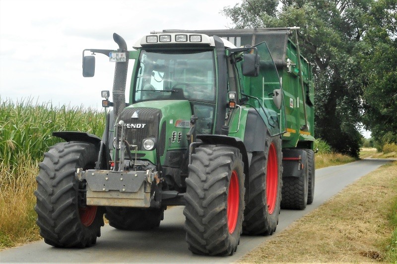 Fendt.jpg.d4ff66b07ae412459f3d088cf9a92a3d.jpg