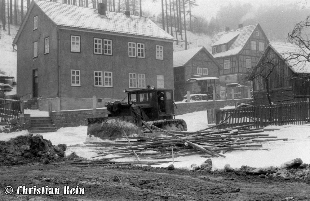 h-sw-034-27-Film2-Kettenraupe S80 Eisstadion Hammerrasen November 1963-72.jpg