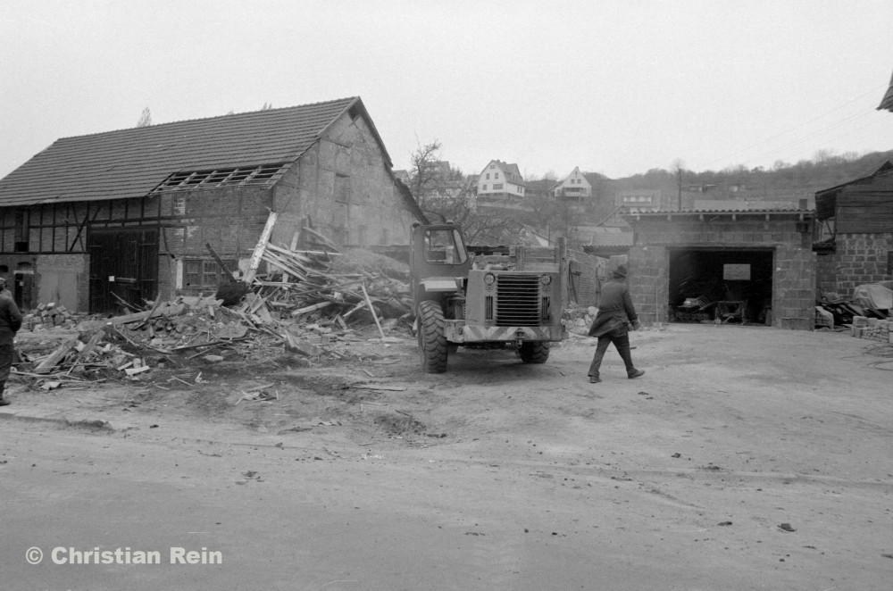 h-sw-10096-3-Abriss Saal bei Stapf(Bumar-Fadroma LK-1) 25.04.84-54.jpg