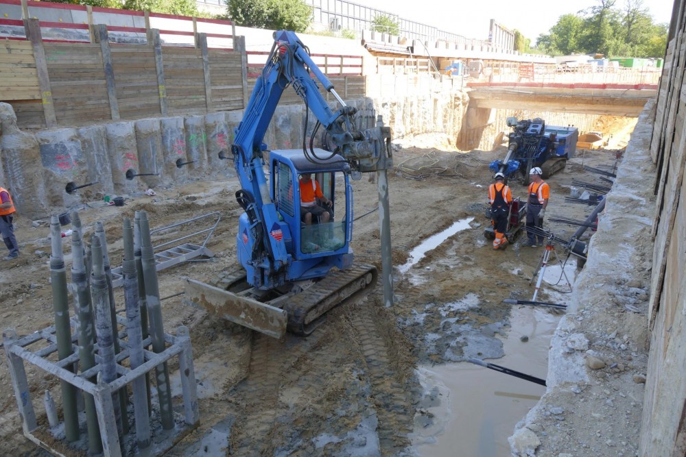 Takeuchi TB 153 FR beim Frankfurter S-Bahn-Projekt „Gateway Gardens“ 