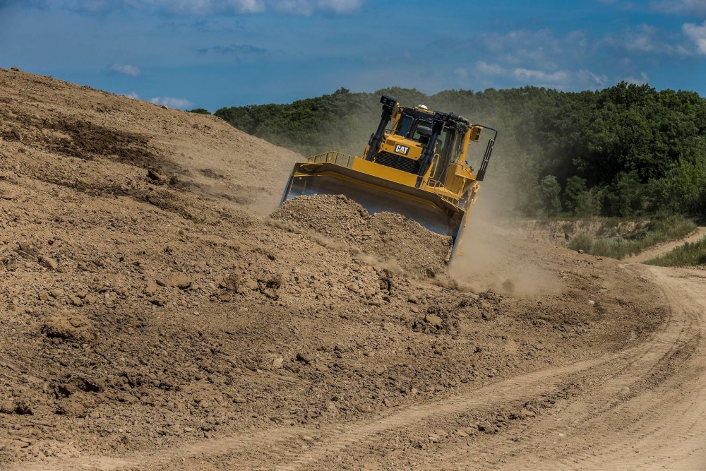 Der neue Cat Kettendozer D8T mit rund 40 Tonnen Einsatzgewicht